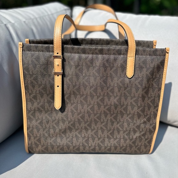 Michael Kors Darien Medium Signature Logo Tote 30S6GDKT6V - Picture 2 of 6